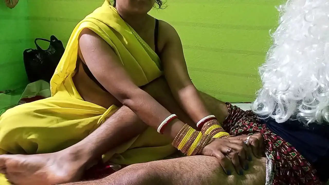 Big Boobs Indian Bahu Fode com seu velho Sasur Ji jabardasti todos os dias depois que o marido vai embora