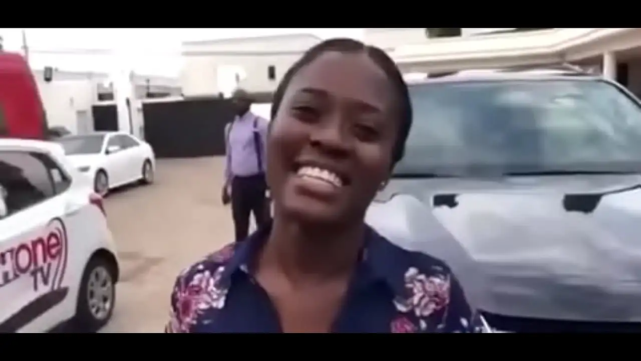 Fella Makafui exibe peças íntimas