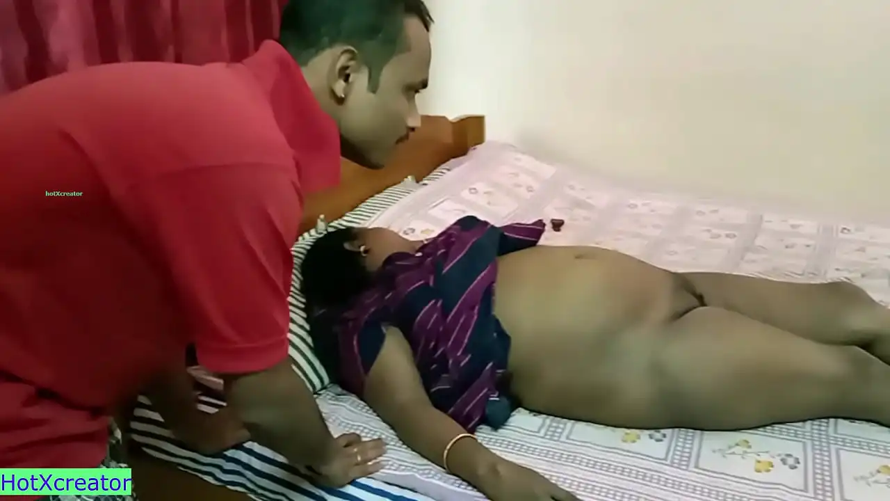 Indiano quente Bhabhi sendo fodido por ladrão !! sexo dona de casa