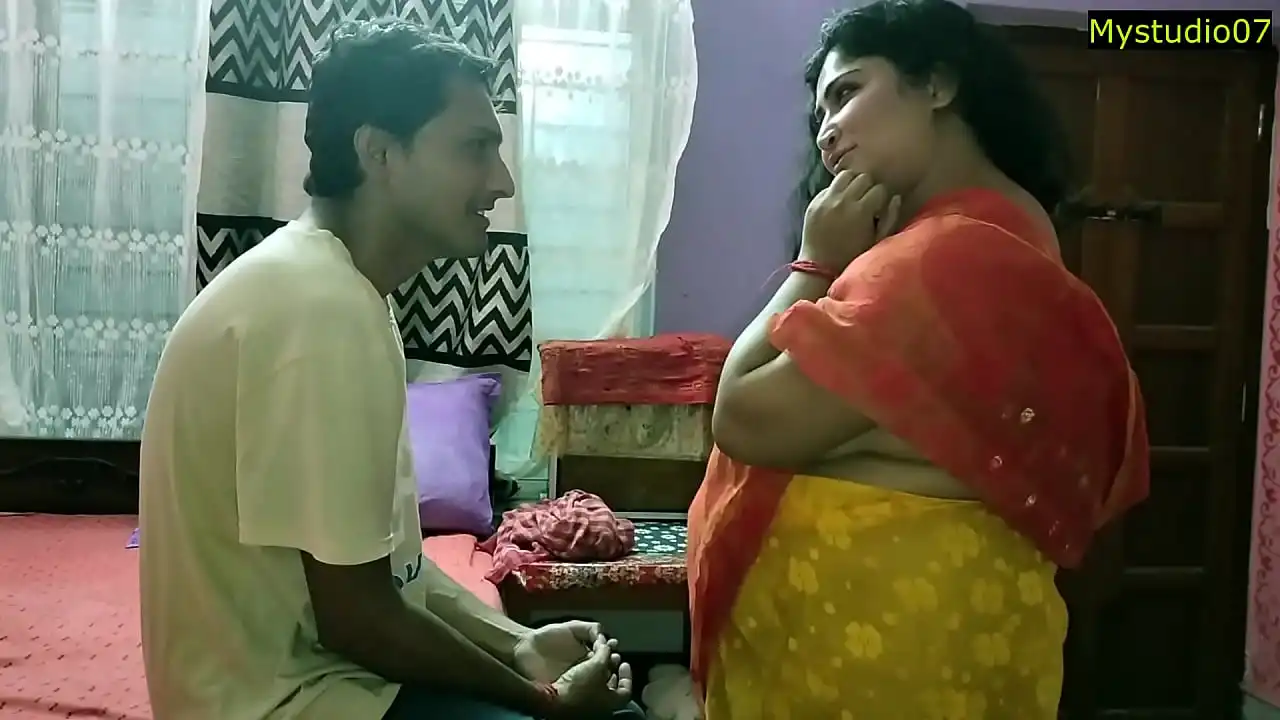 Indian Hot Bhabhi XXX sexo com Innocent Boy! Com áudio claro