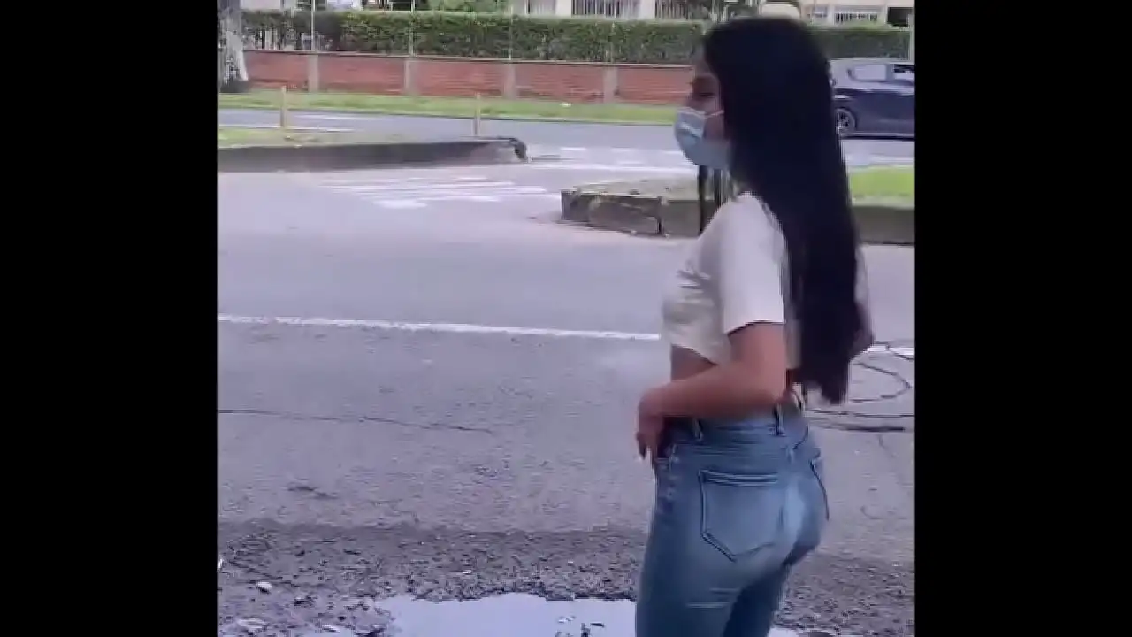 Pegando uma linda magrela na rua, acabo enfiando o pau nela - Alexa Joes