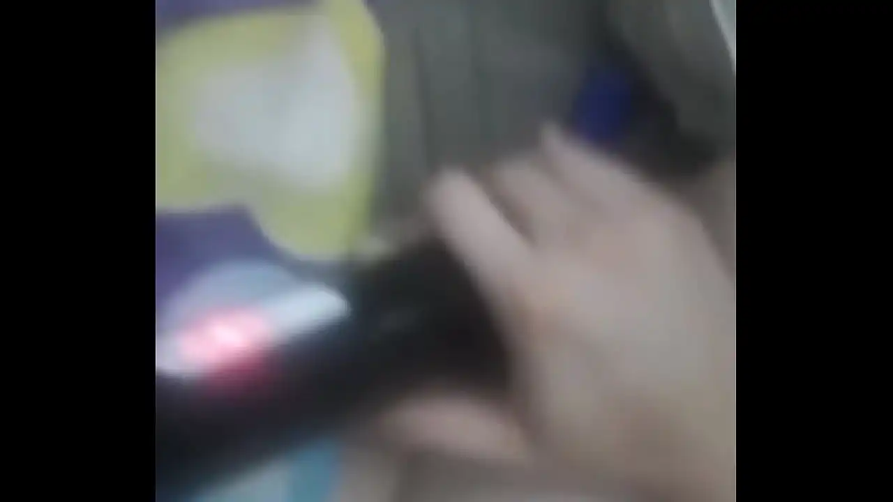 Ele me manda um vídeo de como brinca com o vibrador e o isqueiro na bunda