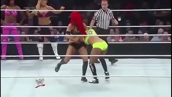 Elenco Nikki Bella vs Total Divas. WWE Main Event 2014.